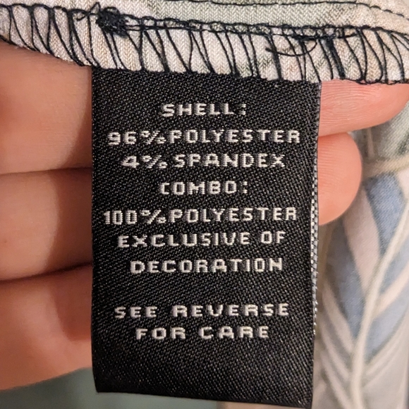 Beautiful pattern dress - Picture 4 of 4